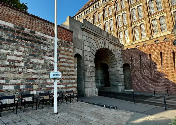 Vienna Gate * 布达佩斯